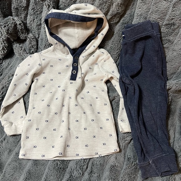 Calvin Klein 24 mo set - Picture 1 of 3